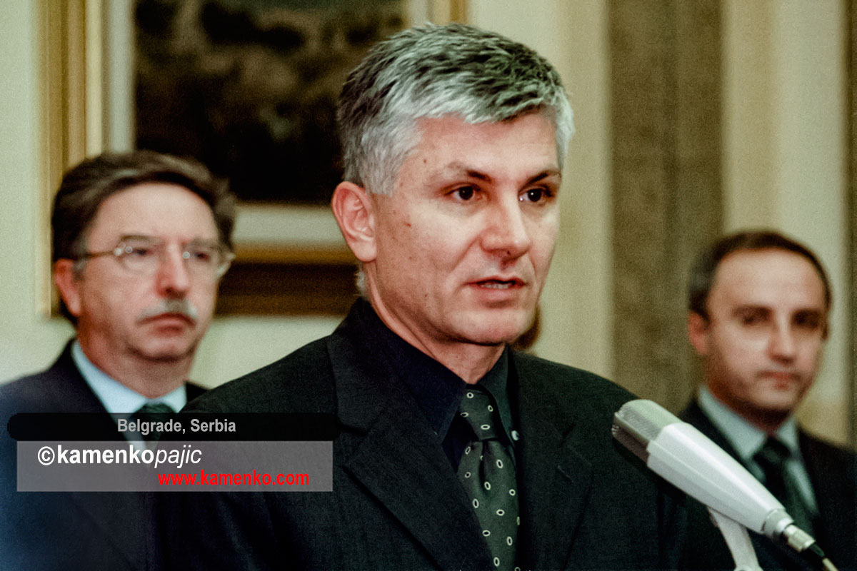 Zoran Djindjić talk to the press